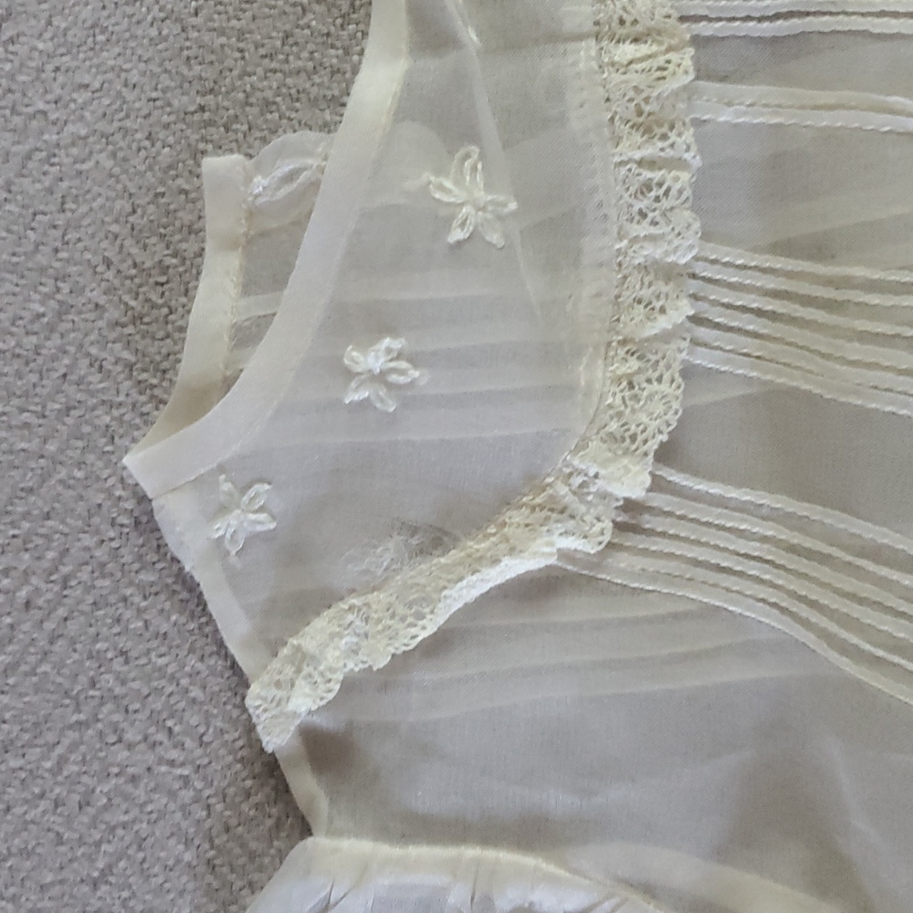 Vintage Christening Gown, Bonnets And Blankets - Picture 10 of 17